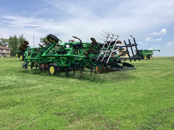 2021 John Deere 2730 Disk Ripper