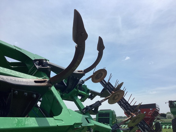 2021 John Deere 2730 Disk Ripper