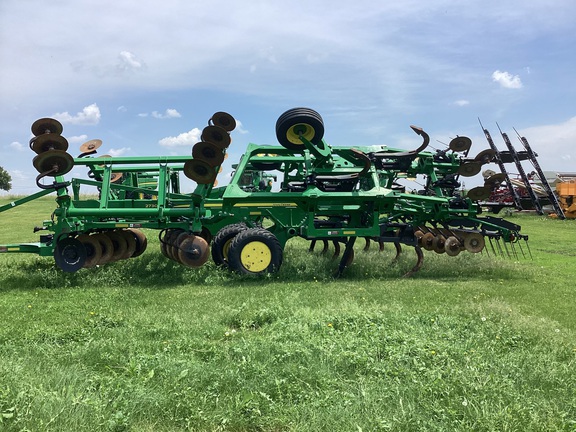 2021 John Deere 2730 Disk Ripper