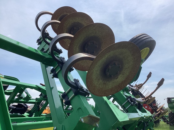 2021 John Deere 2730 Disk Ripper