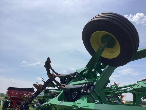 2021 John Deere 2730 Disk Ripper