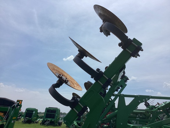 2021 John Deere 2730 Disk Ripper