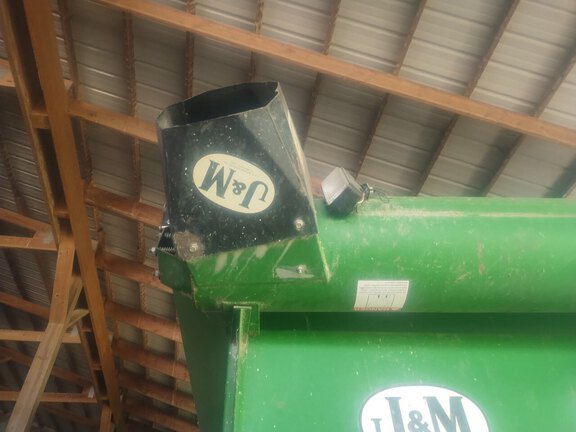 J&M 620 Grain Cart
