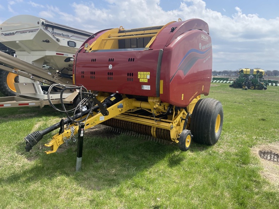 2022 New Holland Rollbelt 560 Baler/Round
