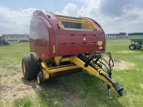 2022 New Holland Rollbelt 560 Baler/Round
