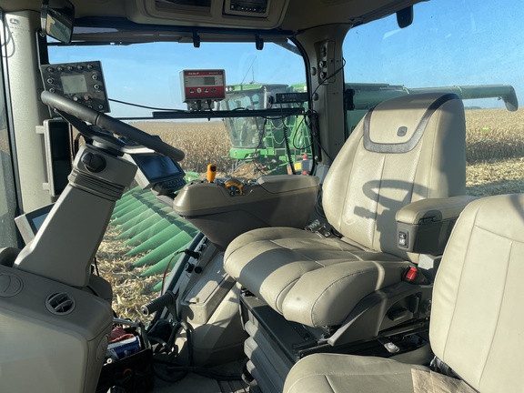 2023 John Deere 8R 410 Tractor