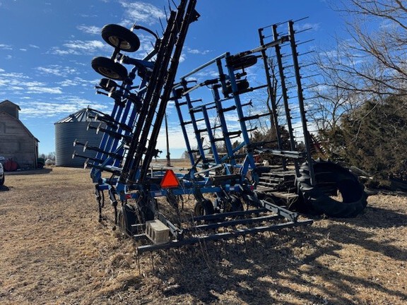 DMI TM-32 Field Cultivator