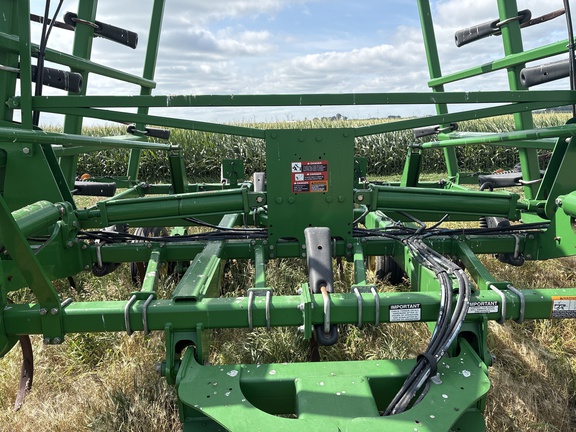 2011 John Deere 2410 Chisel Plow