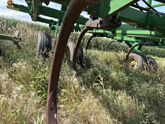 2011 John Deere 2410 Chisel Plow