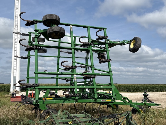 2011 John Deere 2410 Chisel Plow