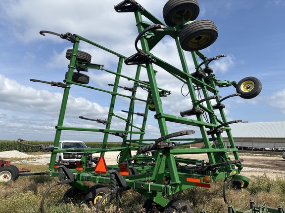 2011 John Deere 2410 Chisel Plow