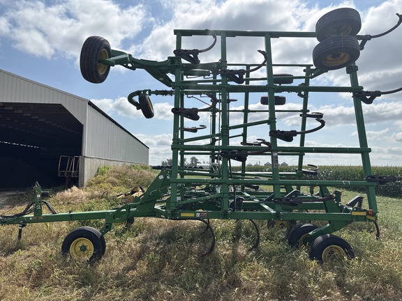 2011 John Deere 2410 Chisel Plow