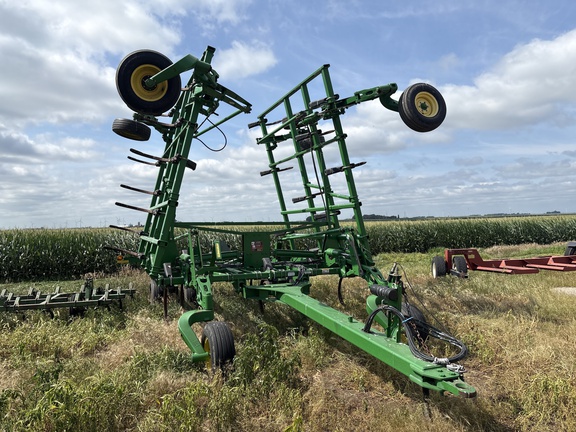 2011 John Deere 2410 Chisel Plow