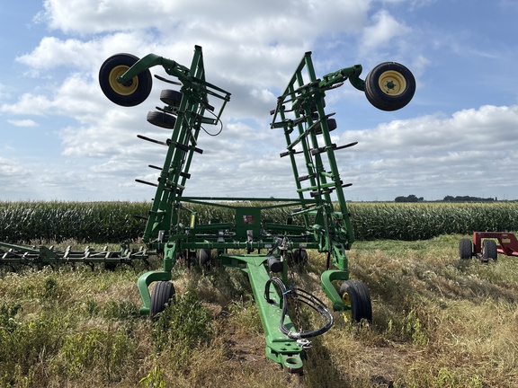 2011 John Deere 2410 Chisel Plow