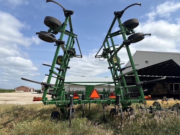 2011 John Deere 2410 Chisel Plow