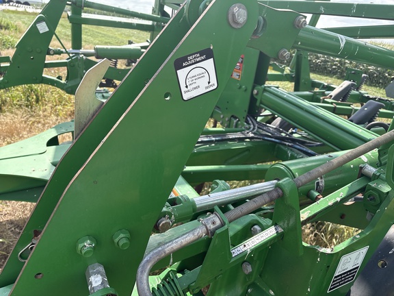 2011 John Deere 2410 Chisel Plow