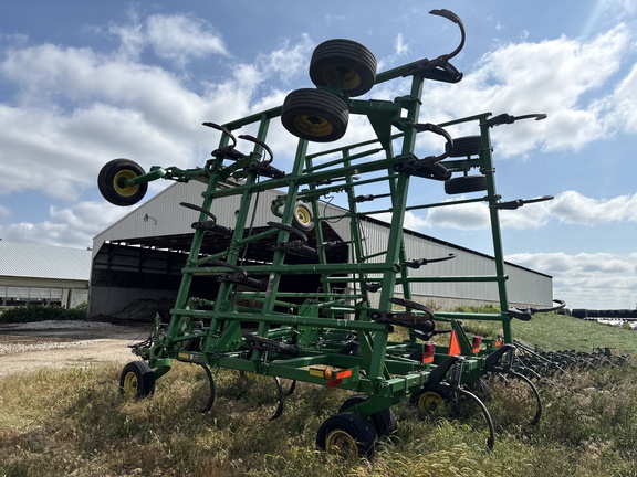 2011 John Deere 2410 Chisel Plow