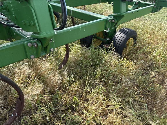 2011 John Deere 2410 Chisel Plow