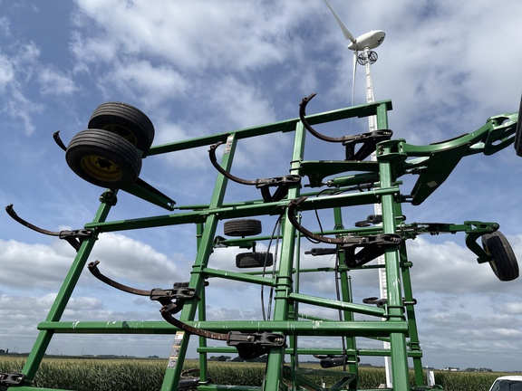 2011 John Deere 2410 Chisel Plow