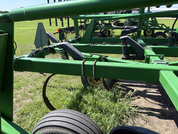 2011 John Deere 2410 Chisel Plow
