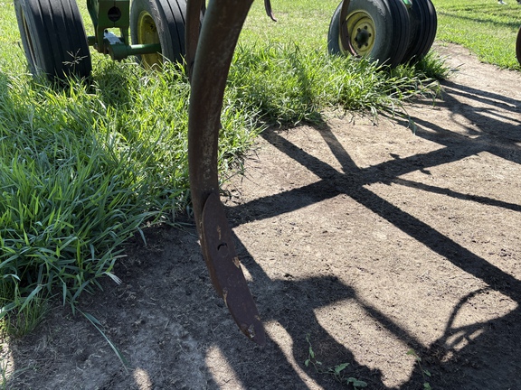 2011 John Deere 2410 Chisel Plow