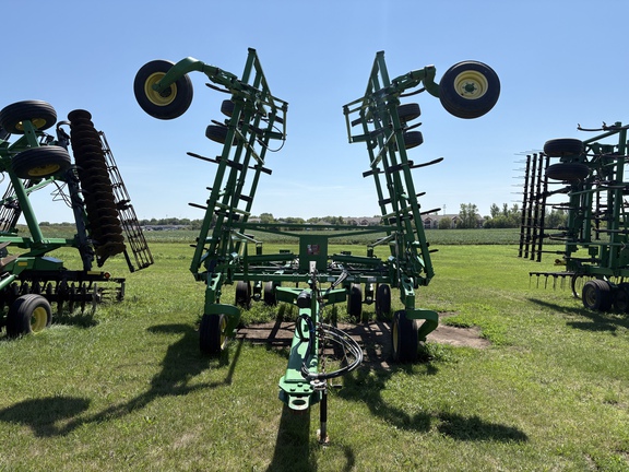 2011 John Deere 2410 Chisel Plow