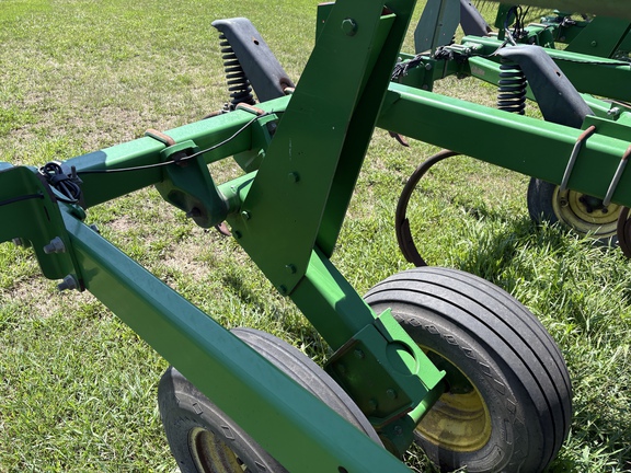 2011 John Deere 2410 Chisel Plow