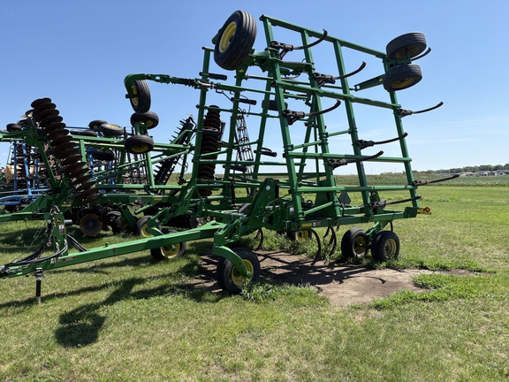 2011 John Deere 2410 Chisel Plow