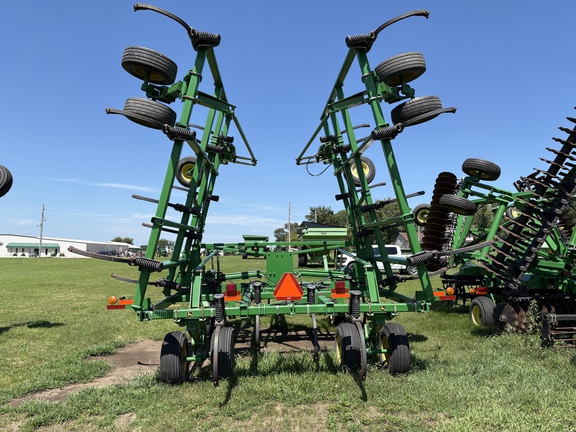 2011 John Deere 2410 Chisel Plow