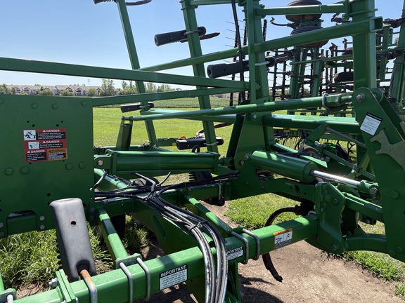 2011 John Deere 2410 Chisel Plow