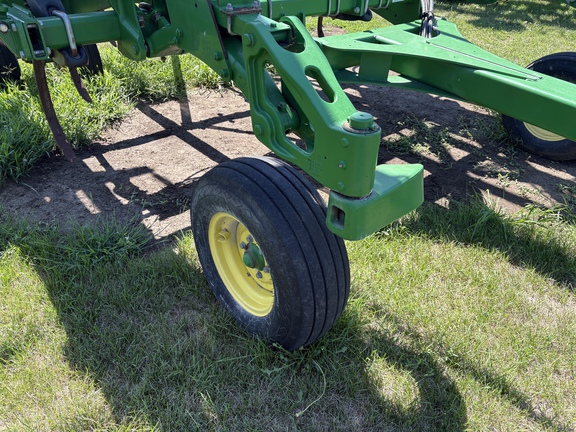 2011 John Deere 2410 Chisel Plow