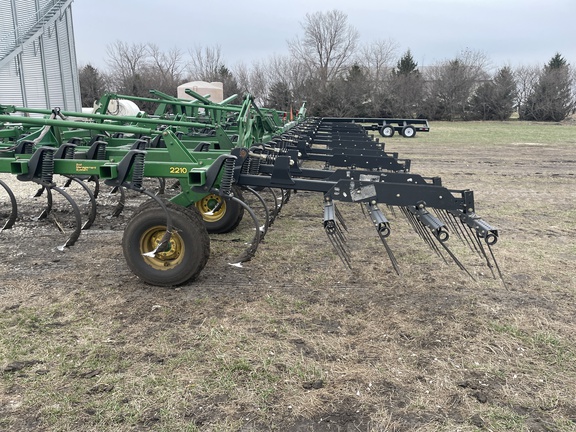 2008 John Deere 2210 Field Cultivator