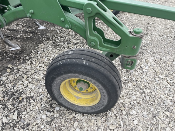 2008 John Deere 2210 Field Cultivator