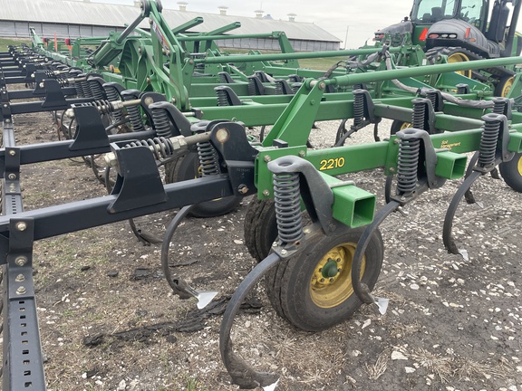 2008 John Deere 2210 Field Cultivator