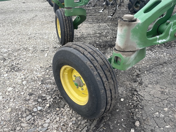 2008 John Deere 2210 Field Cultivator
