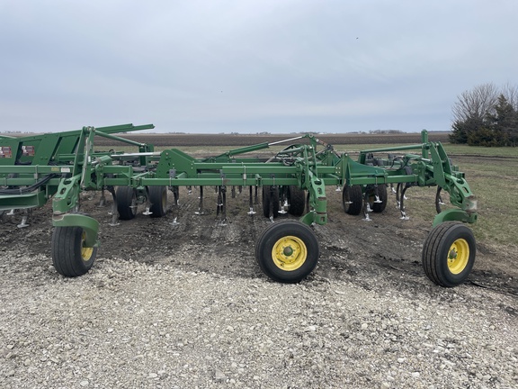2008 John Deere 2210 Field Cultivator