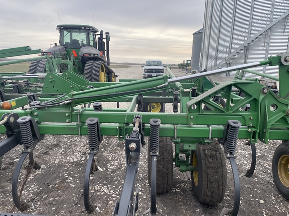 2008 John Deere 2210 Field Cultivator