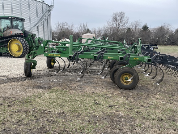 2008 John Deere 2210 Field Cultivator