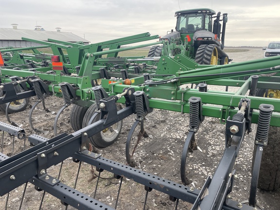 2008 John Deere 2210 Field Cultivator