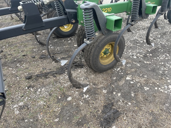 2008 John Deere 2210 Field Cultivator