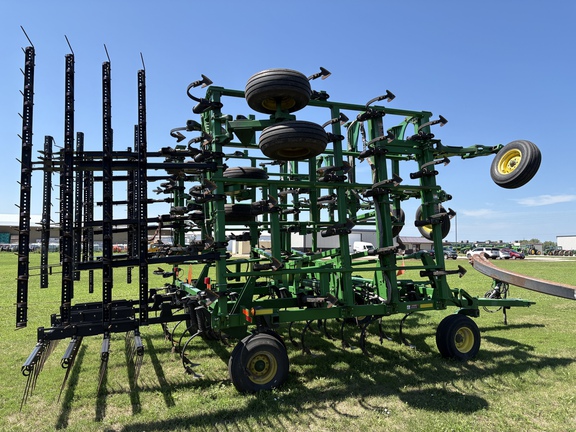 2008 John Deere 2210 Field Cultivator