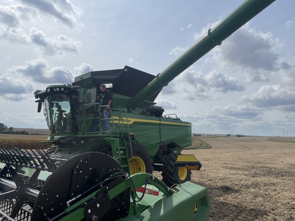 2025 John Deere S7 800 Combine