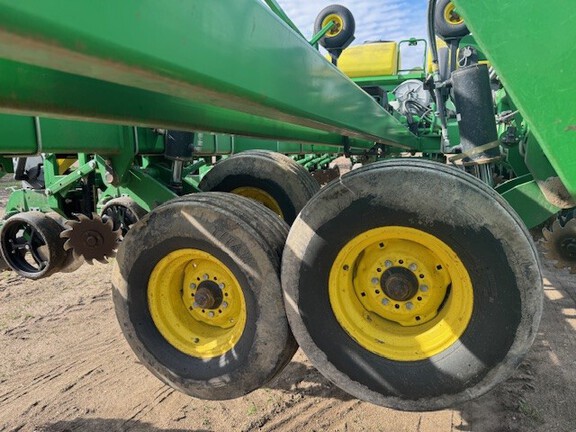 2012 John Deere DB60 Planter