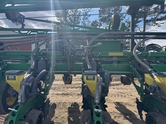 2012 John Deere DB60 Planter