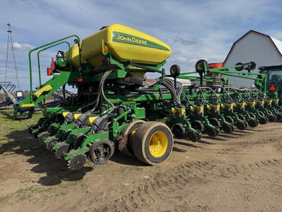 2012 John Deere DB60 Planter