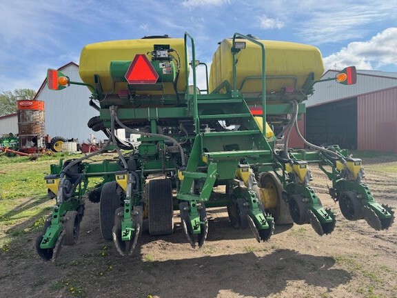 2012 John Deere DB60 Planter