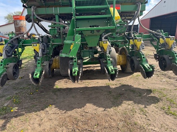 2012 John Deere DB60 Planter