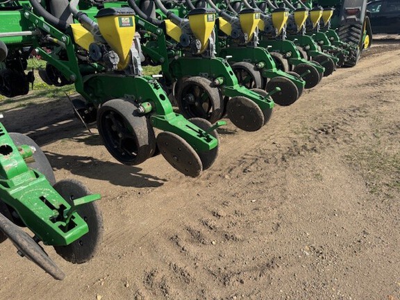 2012 John Deere DB60 Planter