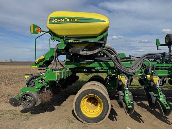 2012 John Deere DB60 Planter
