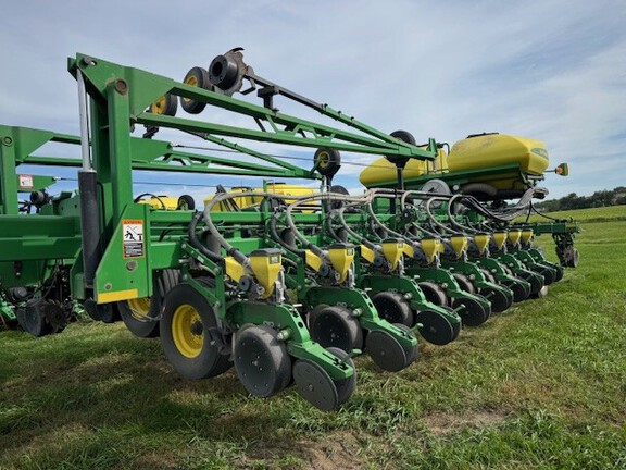 2012 John Deere DB60 Planter